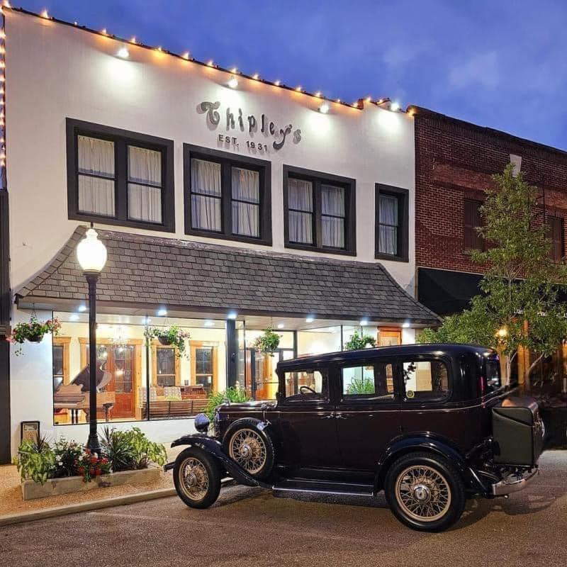 Chipley'S Squareview Inn Carthage Exterior photo